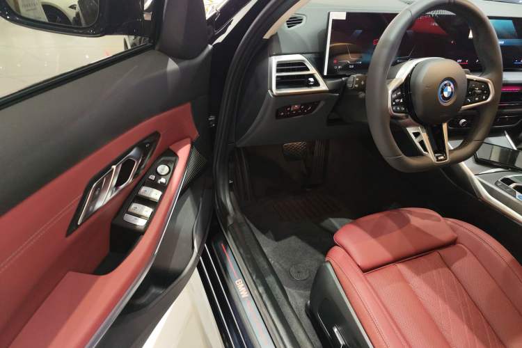 Used BMW i3 2025 eDrive 35 L Driver Seat