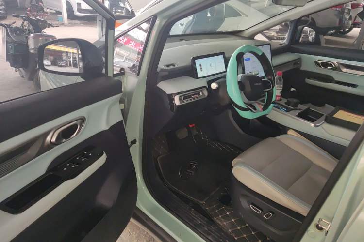 Used AION Y 2022 Plus 70 Tech Edition