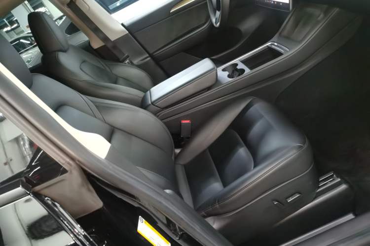 Used Tesla Model Y 2022 Long-Range All-Wheel-Drive Version Right Front Seat