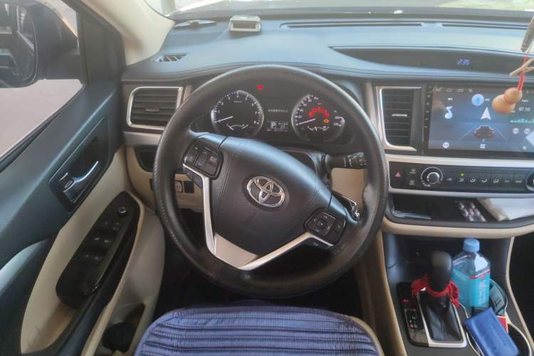 Used Toyota Highlander 2018 2.0T Two-Wheel Drive Elite Edition 5 Seats Emission Standard China V Steering Wheel