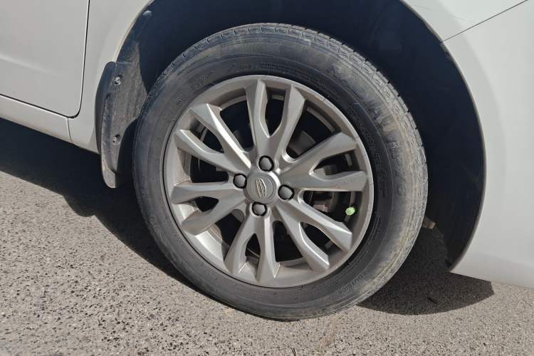 Used Geely Auto Vision 2019 Upgraded Model 1.5L Manual Luxury Version China VI Standard