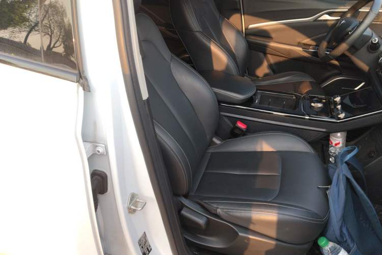 Used NETA U 2023 NETA U-Ⅱ Challenge Edition 500 U Show – Lithium Iron Phosphate Right Front Seat