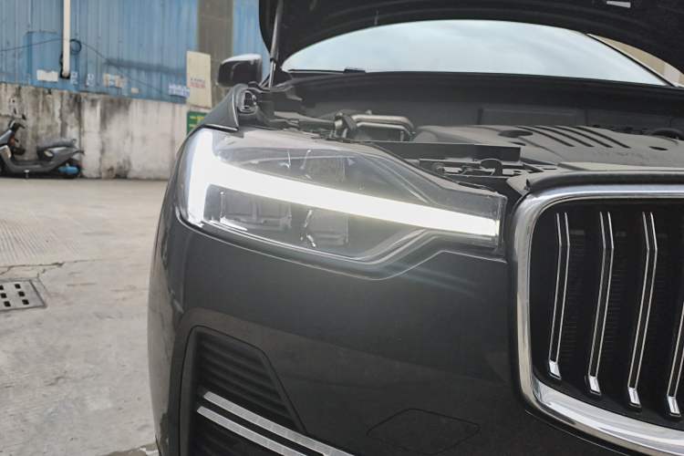 Used Volvo XC60 2024 B5 4x4 Smart Luxury Edition Right Front Headlight