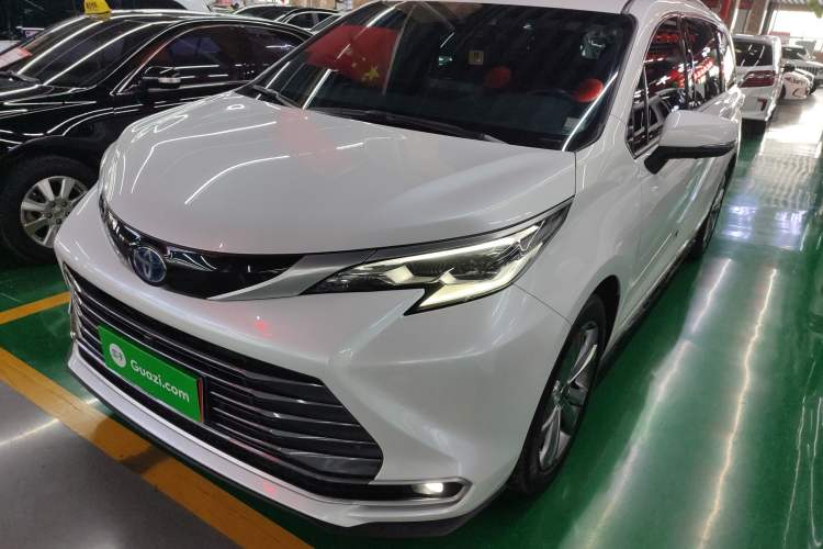 Used Toyota Sienna 2023 2.5L Hybrid Deluxe Edition