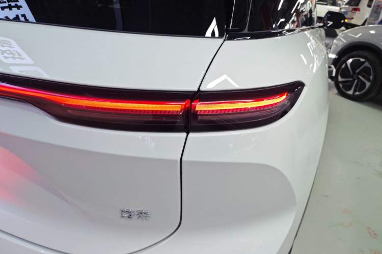 Used Nio ES6 2024 75 kWh Exterior 3