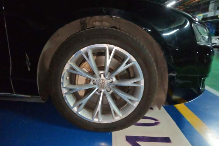 Used Audi A8 2016 A8L 45 TFSI quattro Luxury Edition Right Front Wheel Hub