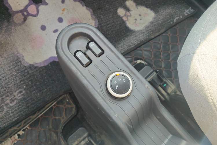 Used Wuling Hongguang MINIEV 2021 Macaron Premium Model – Lithium Iron Phosphate Gear Lever