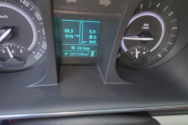 Used Buick GL8 2018 28T Luxury Model China VI Standard Odometer Close Up