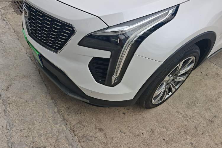 Used Cadillac XT4 2018 28T 4x4 Platinum Edition