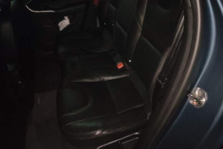 Used Volvo V40 2014 2.0T Zhiya Edition
