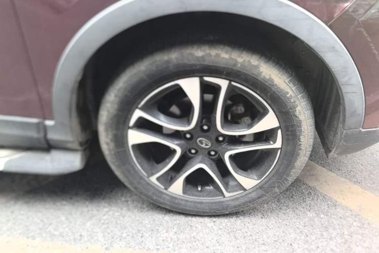 Used Soueast DX7 2015 1.5T Manual Luxury Model Right Front Wheel Hub