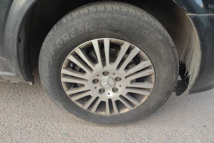 Used Mercedes-Benz Vito 2011 2.5L 7-seater executive version Right Front Wheel Hub