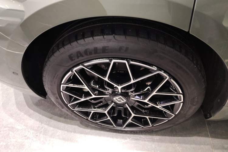 Used Zeekr 001 2024 WE Edition 100 kWh Rear-Drive Right Rear Wheel Hub