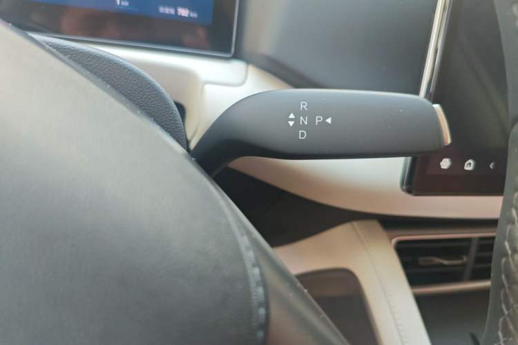 Used BYD Yuan UP 2025 Intelligent Driving Version 401 KM Dynamic Edition Gear Lever