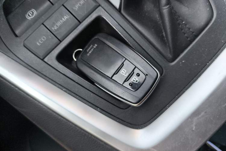 Used Toyota RAV4 2020 2.0L CVT Two-Wheel Drive Fashion Edition
