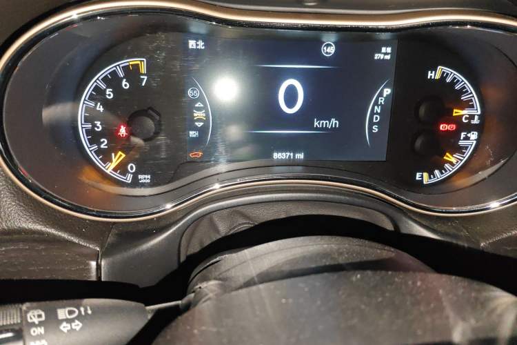 Used Jeep Grand Cherokee 2014 3.0L Comfort Navigation Edition Odometer Close Up