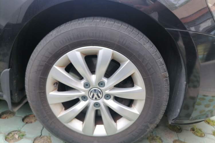Used Volkswagen Passat 2014 1.8TSI DSG Prestige Edition Right Front Wheel Hub
