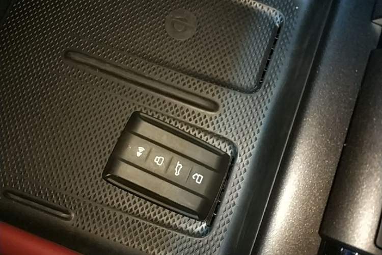 Used Tank 300 2025 2.0T Challenger