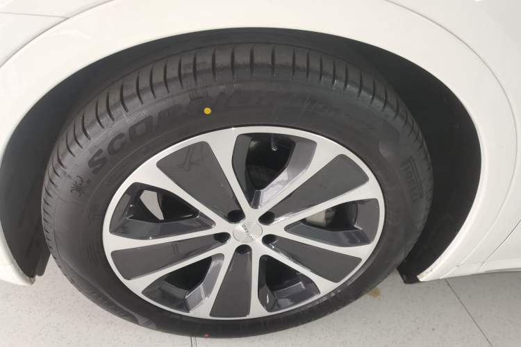 Used Hima Luxeed R7 2024 All-Electric 802 km Max