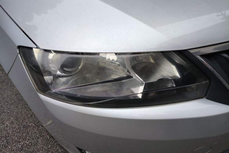 Used Skoda Rapid 2013 1.6L Automatic Smart Selection Model
