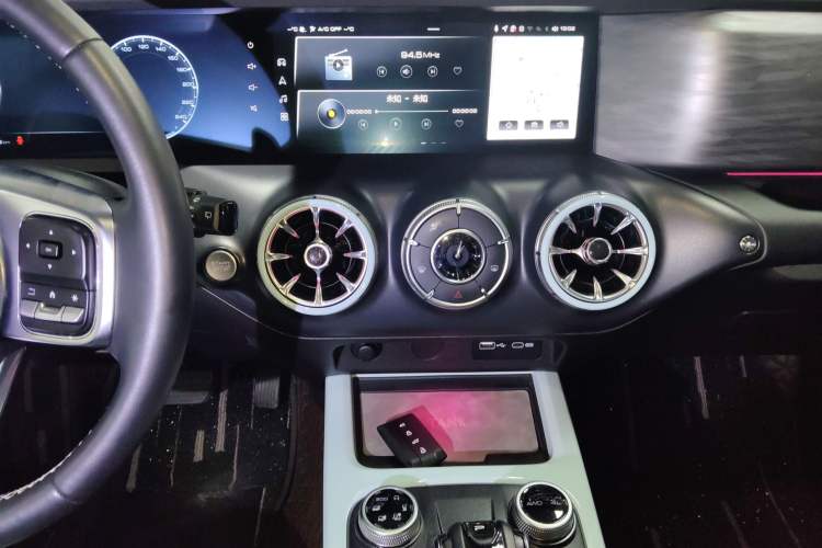 Used Tank 300 2021 City Edition 2.0T—Truly Stylish
