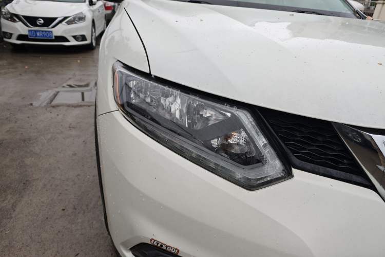 Used Nissan X-Trail 2015 2.0L CVT Comfort MAX Edition 2WD Right Front Headlight