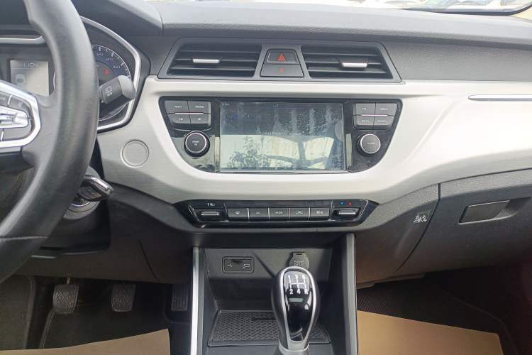 Used Geely Auto Vision X3 2019 Upgraded Model 1.5L Manual Luxury Version
