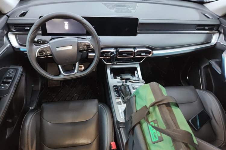 Used JETOUR X70 PLUS 2022 1.5T CVT Mountain 7-Seater Center Console