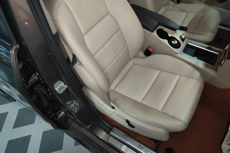 Used Mercedes-Benz GLK-Class 2014 GLK 260 4MATIC Dynamic Model Right Front Seat