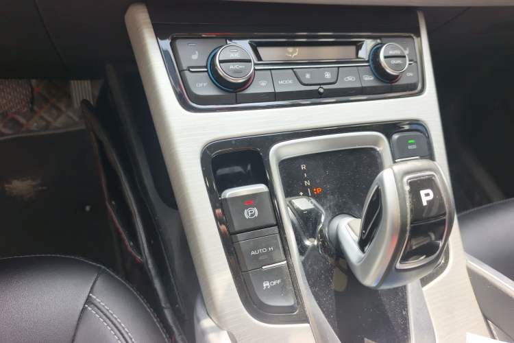 Used Geely Auto Emgrand X7 Sport 2020 1.8TD DCT Two-Wheel Drive Smart Connect 4G-Enabled Version