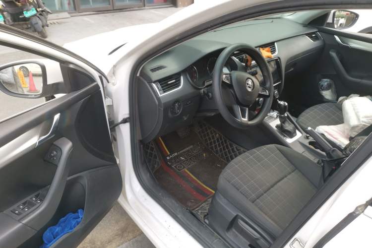 Used Skoda Octavia 2019 1.5L Automatic SmartDrive Comfort Edition China VI Standard