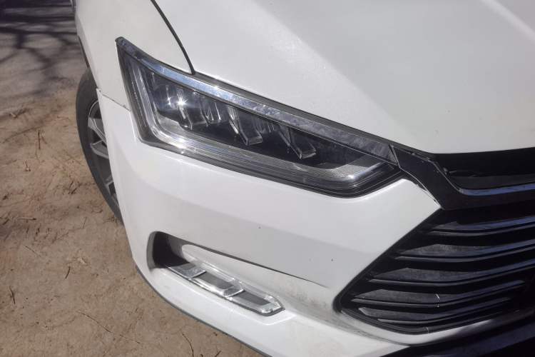 Used BYD Qin Pro New Energy 2019 DM Super Edition 1.5TI Automatic Smart Connect X-Trail Model China VI Standard Right Front Headlight
