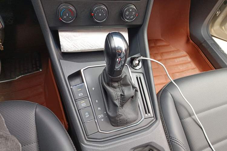 Used Volkswagen Lavida 2022 1.5L Automatic Comfort Edition Gear Lever