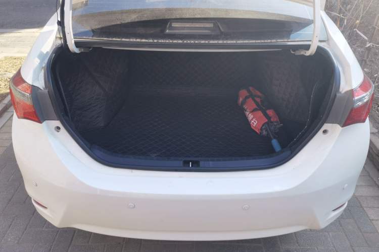 Used Toyota Corolla 2017 Revised Version 1.2T S-CVT GL Trunk