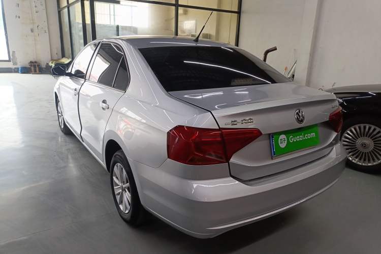 Used Volkswagen Jetta 2017 1.5L Manual Fashion Edition Exterior 2