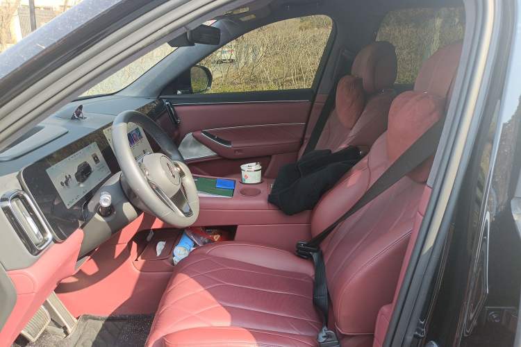 Used Hima AITO M8 2025 Extended-Range Max+ Version 53.4 kWh 6-Seater Edition Left Front Seat