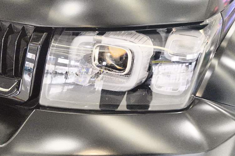 Used BAIC Off-Road BJ40 2024 2.0D Blade Hero Glory Edition Left Front Headlight