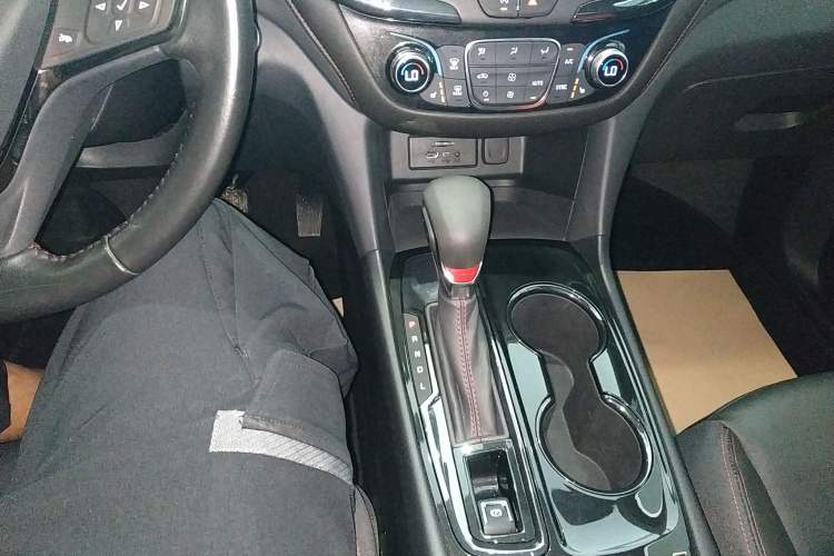 Used Chevrolet Equinox 2021 550T RS Smart Boundary-Pushing Edition Gear Lever