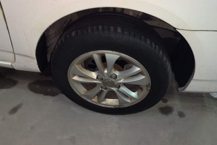 Used BYD F3 2014 1.5L Manual Luxury Model Right Front Wheel Hub