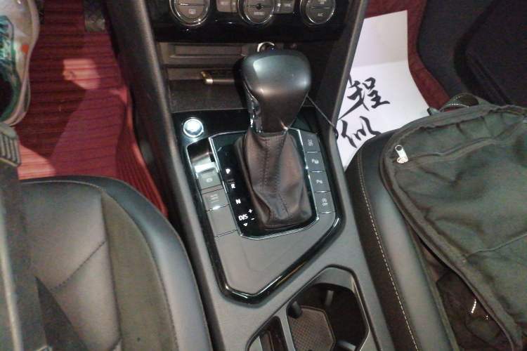 Used Volkswagen Tiguan L 2019 Revised 330TSI Automatic Two-Wheel Drive Smart & Luxury Edition China VI Standard Gear Lever