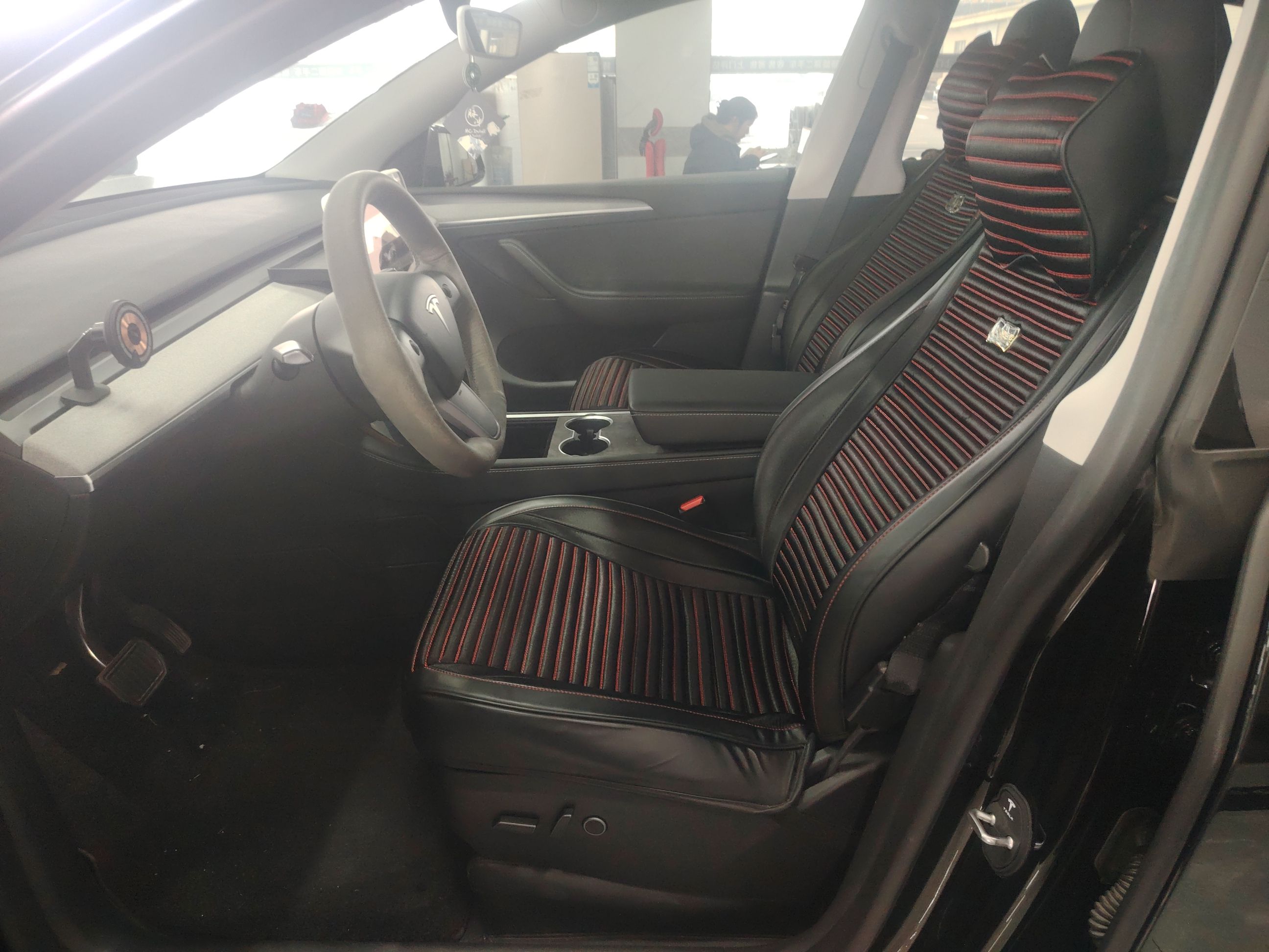 Переднее сиденье в автомобиле