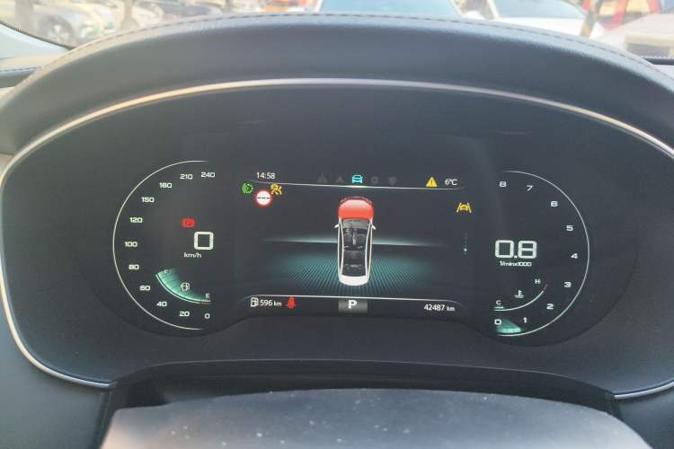 Used Roewe i6 MAX 2020 300TGI Automatic Supreme Edition with Cool Sunroof and Advanced Driving Features
