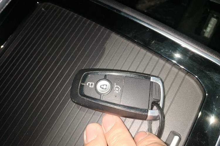 Used Ford Edge 2021 PLUS EcoBoost 245 Two-Wheel-Drive Titanium 7-Seater Vehicle Key