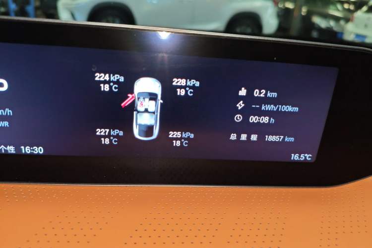 Used Hyptec HT 2024 825 Ultra-High Voltage Intelligent Driving Edition
