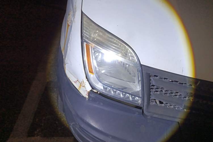 Used SAIC MAXUS Xintu V80 2012 2.5T Low-Roof Value-Added Logistics Version C