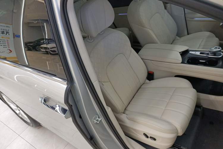 Used VOYAH Dream 2024 PHEV Extended-Range Premium Edition
