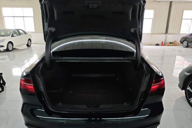 Used Jaguar XEL 2025 2.0T 250 PS R-DYNAMIC 90th Anniversary Edition