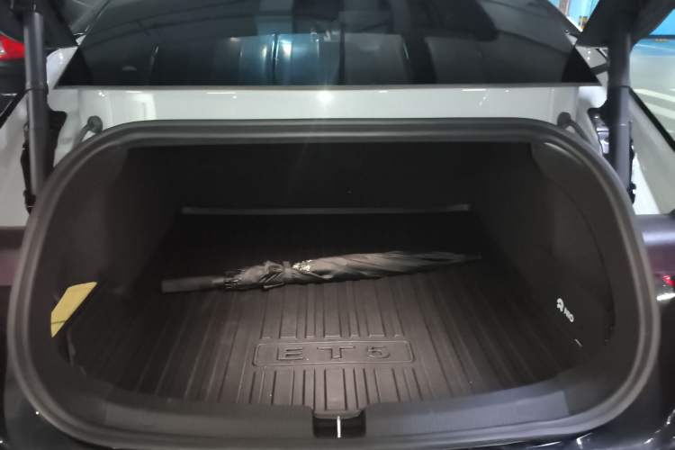 Used Nio ET5 2024 75 kWh Trunk