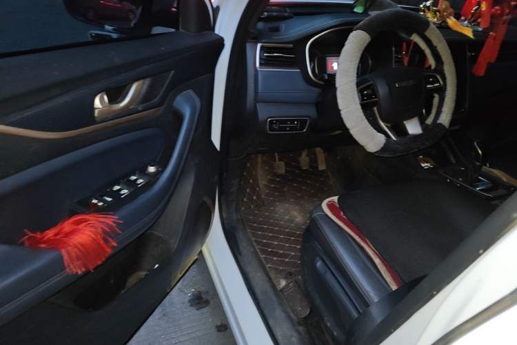 Used CHANGAN OSHAN COS1 2020 1.5T Manual Fashionable Smart Connectivity 7-Seater Driver Seat