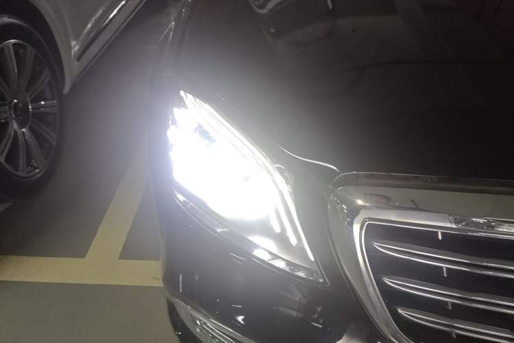 Used Mercedes-Benz Maybach S-Class 2018 S 450 4MATIC Right Front Headlight